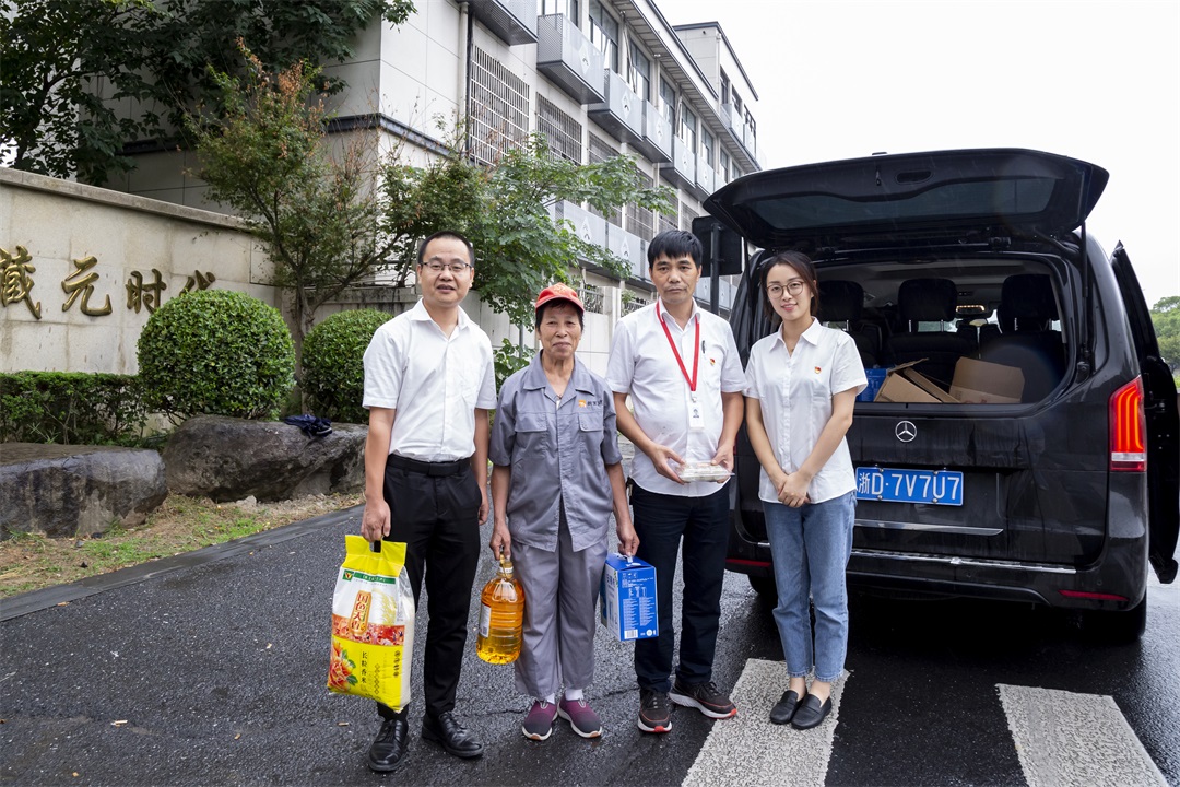 幸福相伴，情暖重陽 | 西大門走訪慰問退休老職工